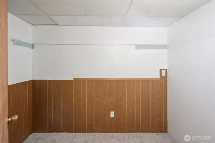 Large walk in closet in second bonus or office space.