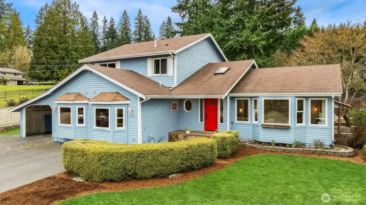 Welcome to this charming Snohomish home.