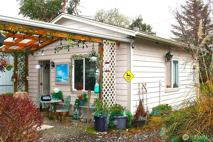 -- private outdoor covered garden area, so ----