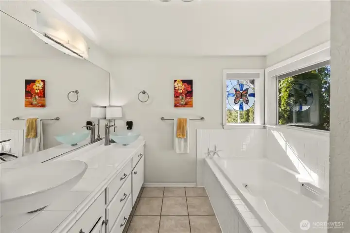 Ensuite Primary bath with more Peek a Boo views