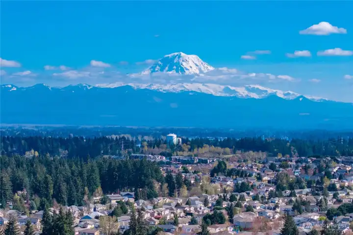 Beautifully placed in Lakeland Hills