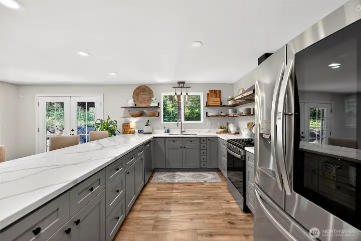 Slab Top Counter w/ Large Breakfast Bar (seat 6!), SS Applcs, & Gas Range!