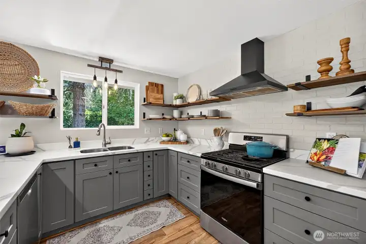 Newer Cabinets w/ Cabinet Pull-outs!