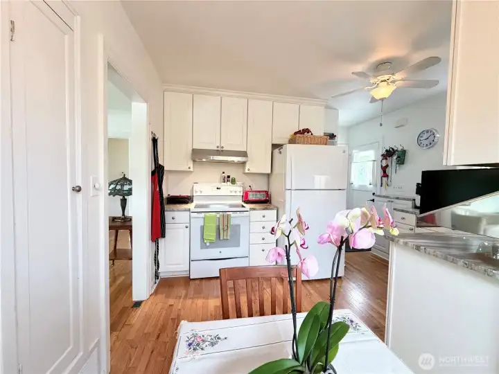 Kitchen with eating area