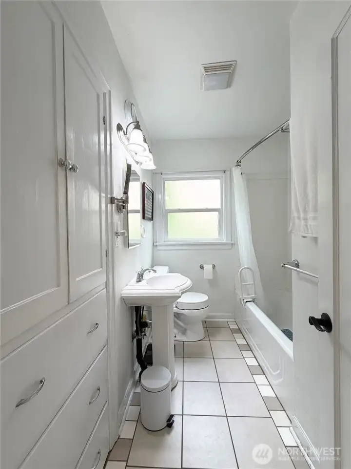 Full bathroom main level