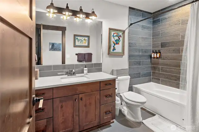 Another beautiful bathroom upstairs.