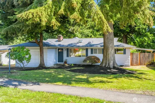 You'll love this cozy rambler near Martha Lake!