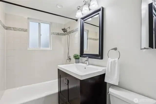 Bright full bathroom.