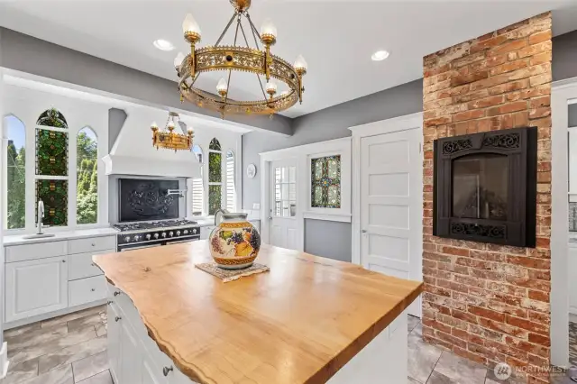 Kitchen with Walk In Pantry