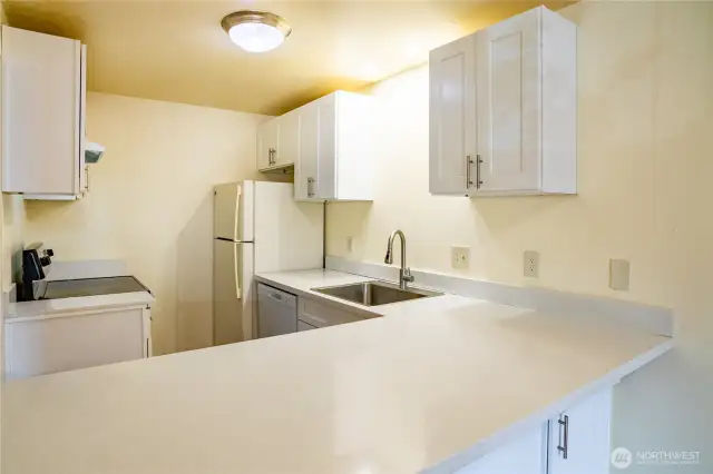 Unit 1 - updated modern kitchen w/ engineered stone countertop