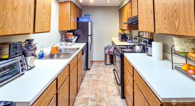 Unit 4 - Kitchen w/ lots of counter space and skylight