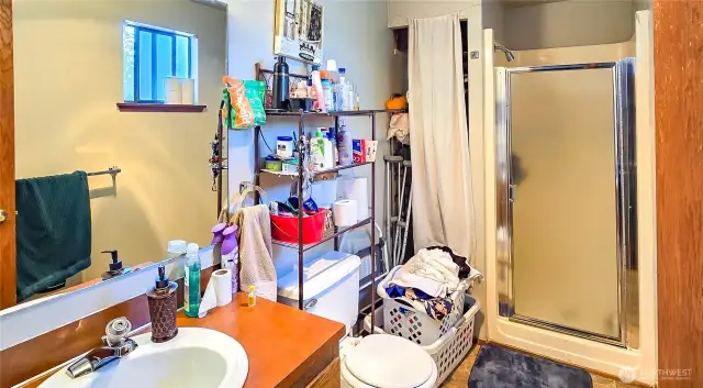 Unit 4 - En-Suite 3/4 bathroom