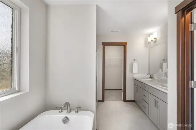 Five-piece primary bath w/ walk in closet!