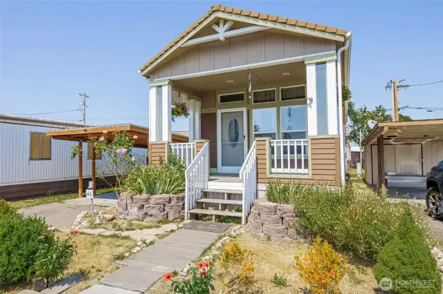 Front Entrance w/covered Porch