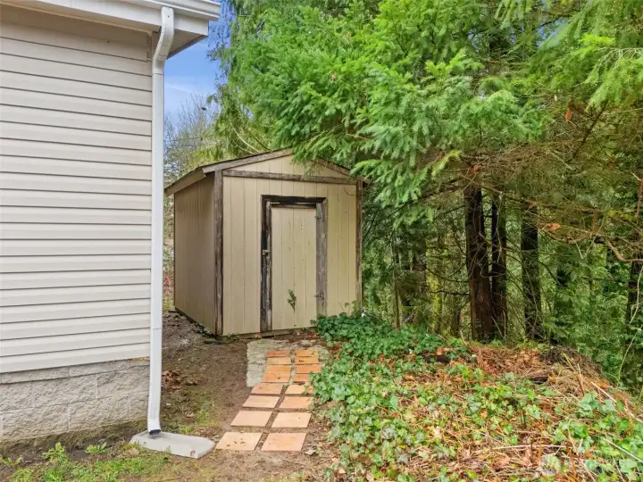 Flex-use outbuilding.