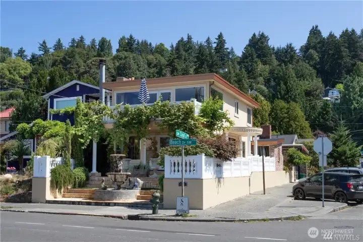 Commanding corner location