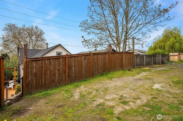 Alley parking - even room for an RV or boat!
