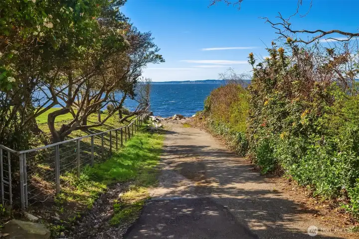 Trail 100 yards to beach Trail 100 yards to beach