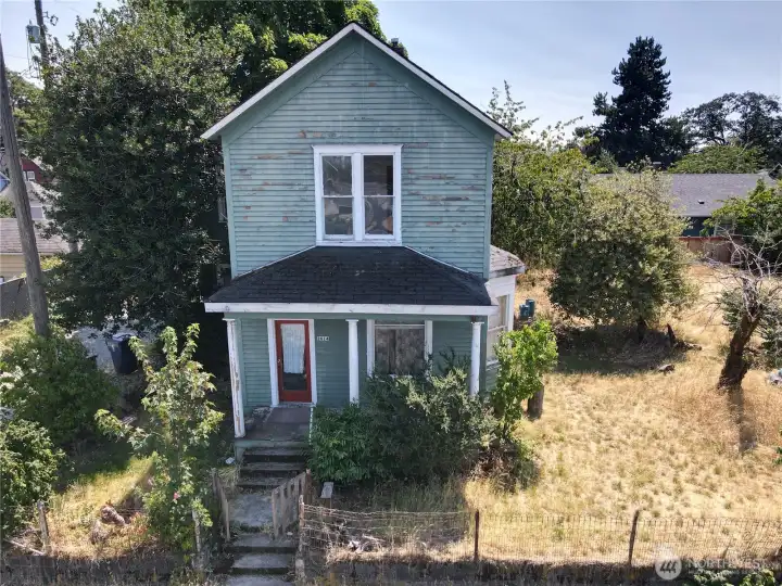 Classic Victorian home built 1900 in need to tender loving care or tear down and rebuild on 9,000 sq ft lot. Classic Victorian home built 1900 in need to tender loving care or tear down and rebuild on 9,000 sq ft lot.