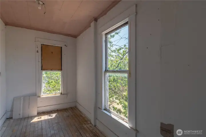 Bedroom upstairs, total 3 bedroom. Bedroom upstairs, total 3 bedroom.