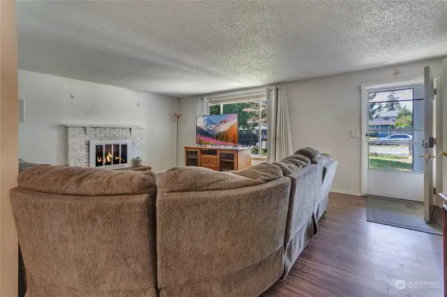 Large windows and entry door on facing west. New laminate flooring throughout living/kitchen and dining spaces.