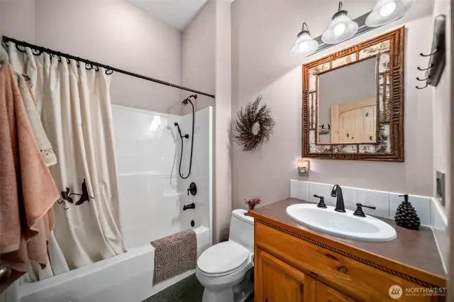Full guest Bathroom