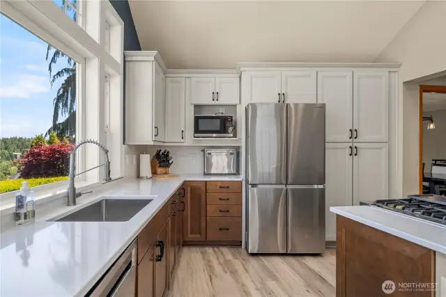 New soft close wood cabinets, new quartz countertops and new appliances (2025)