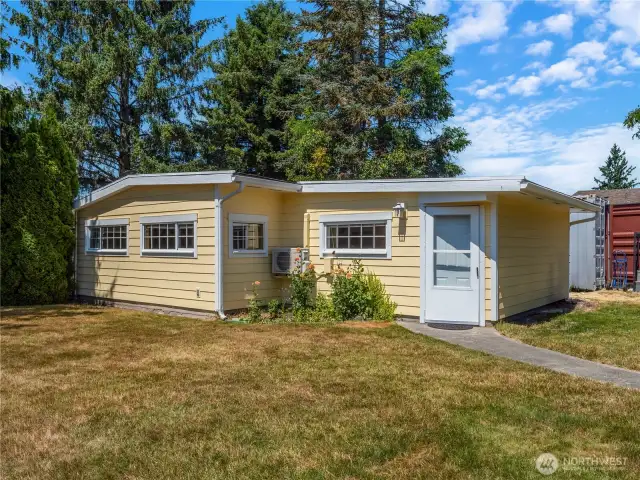 Charming 476 sq.ft. detached dwelling. Convert the second dwelling into an ADU-ideal for guests, rental income, or multigenerational living.
