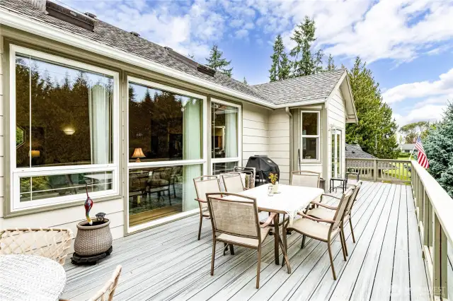 Deck w/glass rail