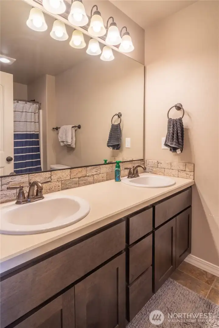 Full bath on 2nd floor