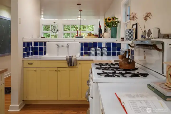 A gorgeous view while you work at the sink.
