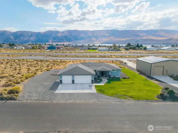 Look at those Yakima Ridge hills & the Columbia River in the foreground!