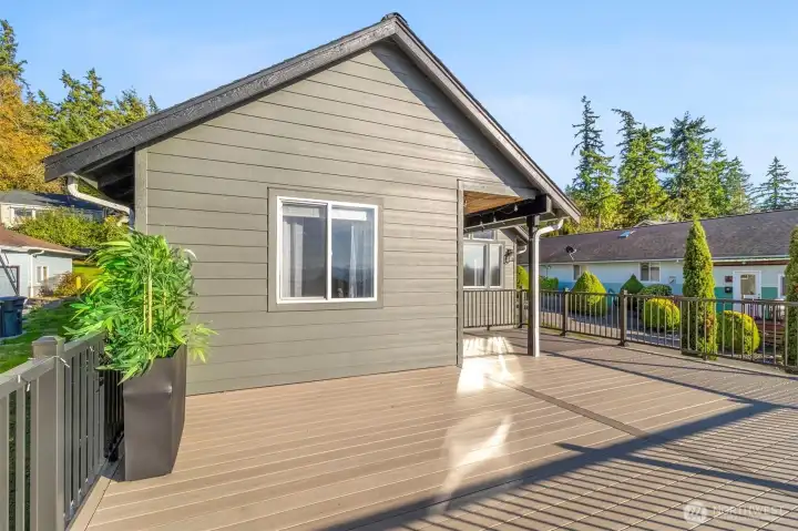 Large and inviting deck to enjoy the captivating views