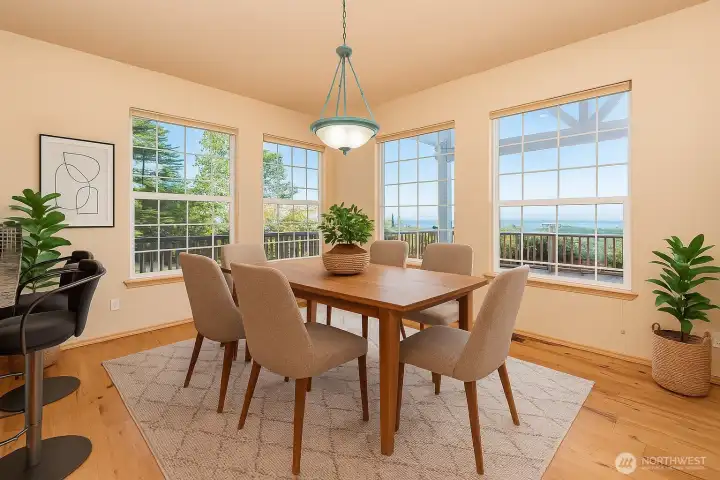 Dining Virtually Staged