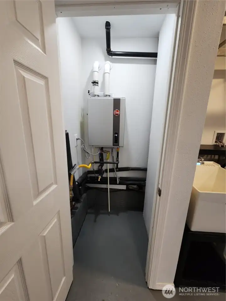 Tankless hotwater heater