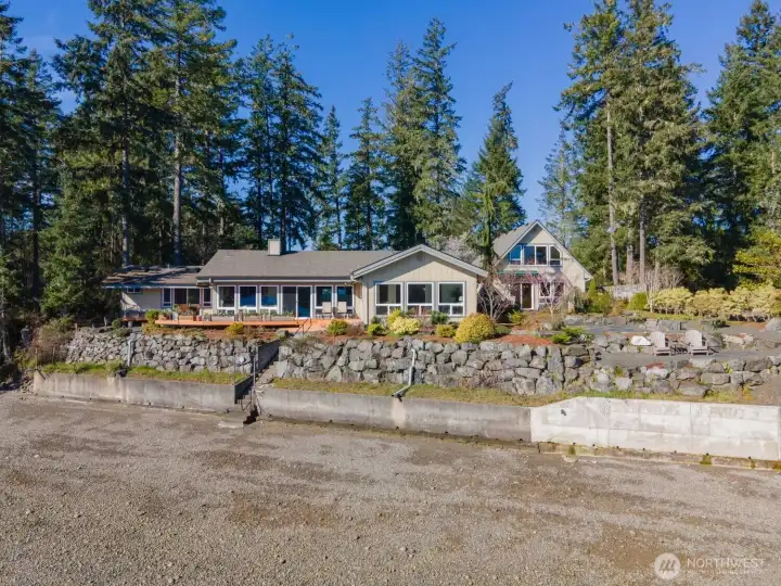 This property feels like it's sitting on the water but there is a great amount of space to protect you from King Tides and inclimate weather. The seawall is sturdy and there are TWO accesses to the beach from the property. This property feels like it's sitting on the water but there is a great amount of space to protect you from King Tides and inclimate weather. The seawall is sturdy and there are TWO accesses to the beach from the property.