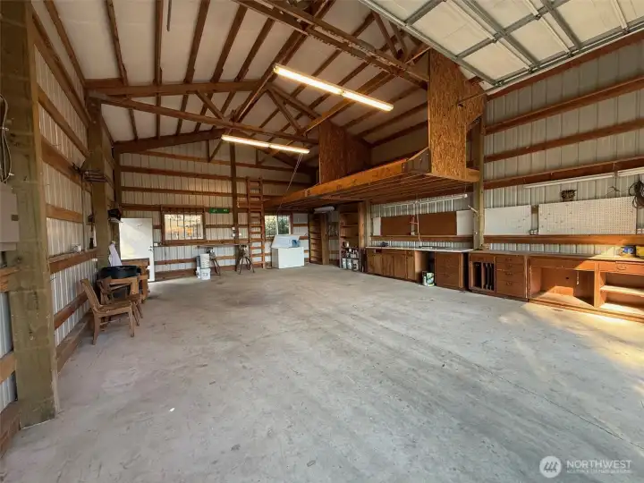 Imagine the wood crafting that can be done in here!