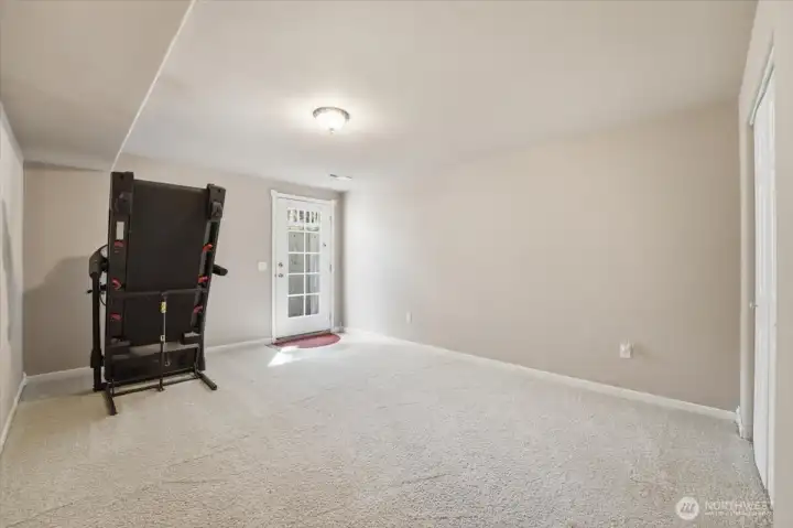 3rd bedroom with door to the exterior.