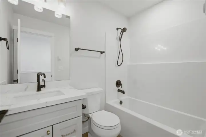 Full bathroom with modern finishes and tile surround