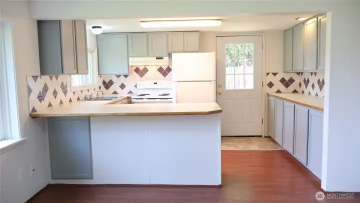 Dining room into the kitchen
