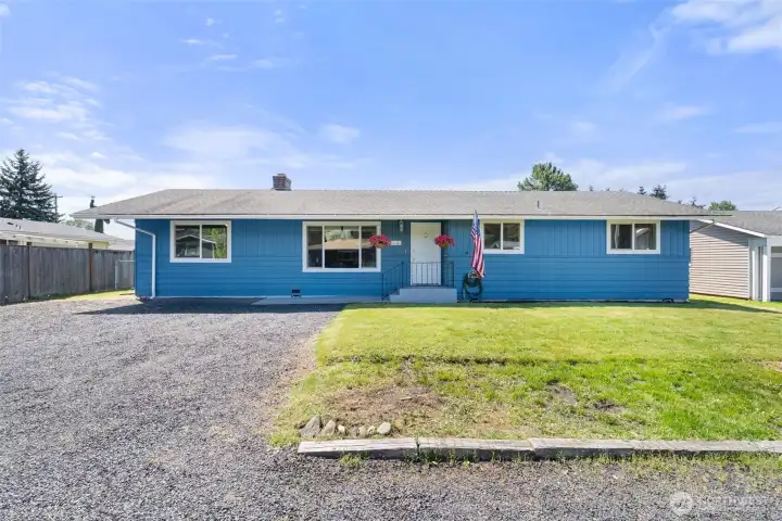 3 bed, 1.75 bath in Chehals, WA fenced yard & min from amenities.