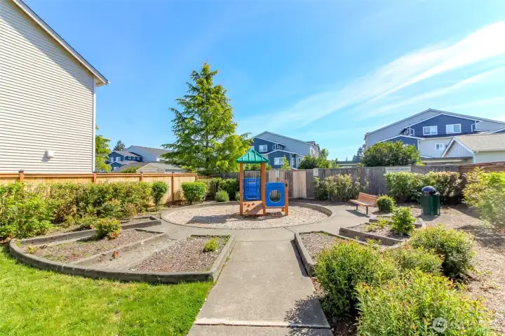 This sweet little neighborhood park is very close to the house and is maintained by your HOA dues!  SO nice!!