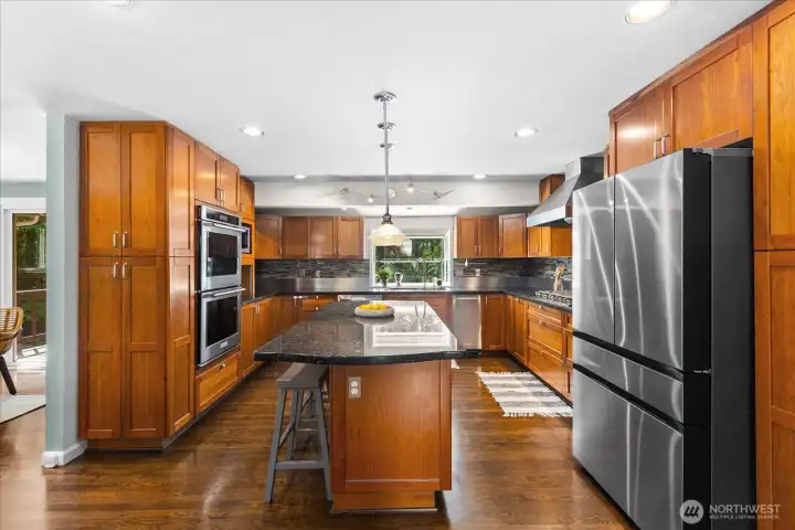 Beautiful chef's kitchen.