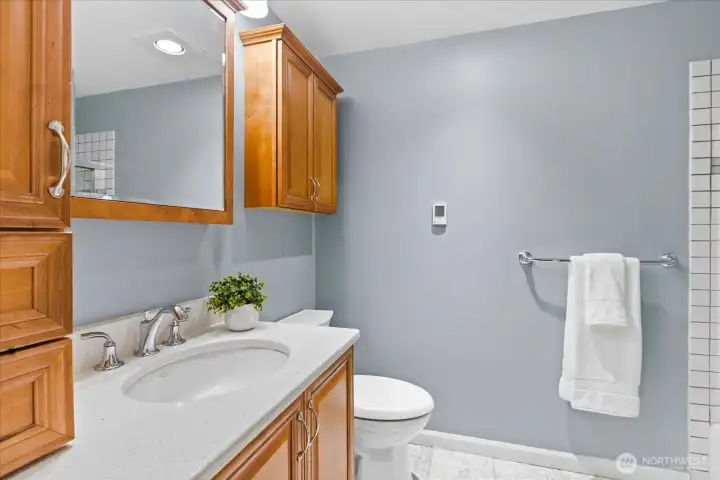 Full hall bath upstairs.