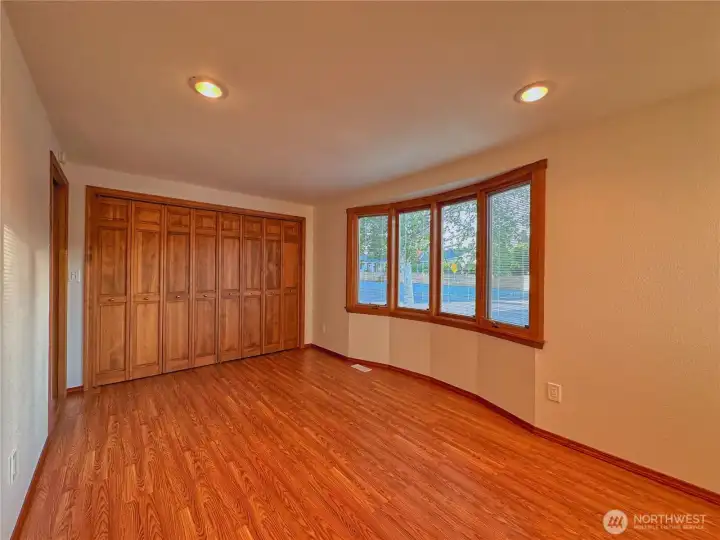 3 sizable guest room