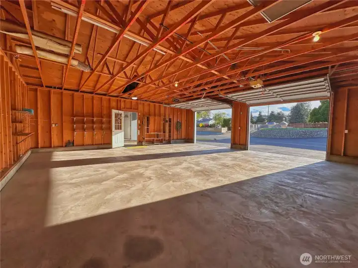 The 984sf garage is large enough to cars and recreational toys.