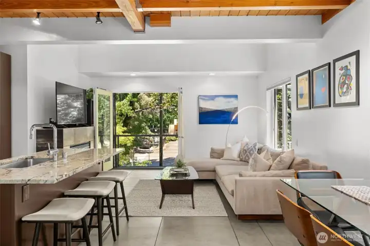 Thoughtfully designed living spaces offers a seamless flow for everyday living and entertaining. Thoughtfully designed living spaces offers a seamless flow for everyday living and entertaining.