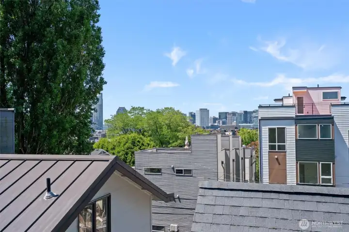 Captivating city vistas provide a stunning backdrop to everyday living. Captivating city vistas provide a stunning backdrop to everyday living.