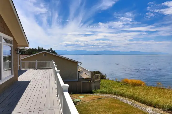 This is a great perspective of the viewing deck. This is a great perspective of the viewing deck.