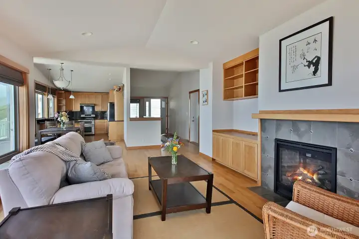 This photo gives us a good perspective of the living room, with beautiful oak floors, looking into the dining area and kitchen. This photo gives us a good perspective of the living room, with beautiful oak floors, looking into the dining area and kitchen.